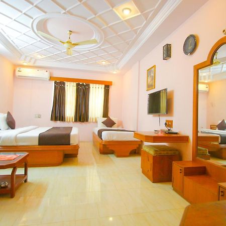 Hotel Upasana Rajkot Εξωτερικό φωτογραφία