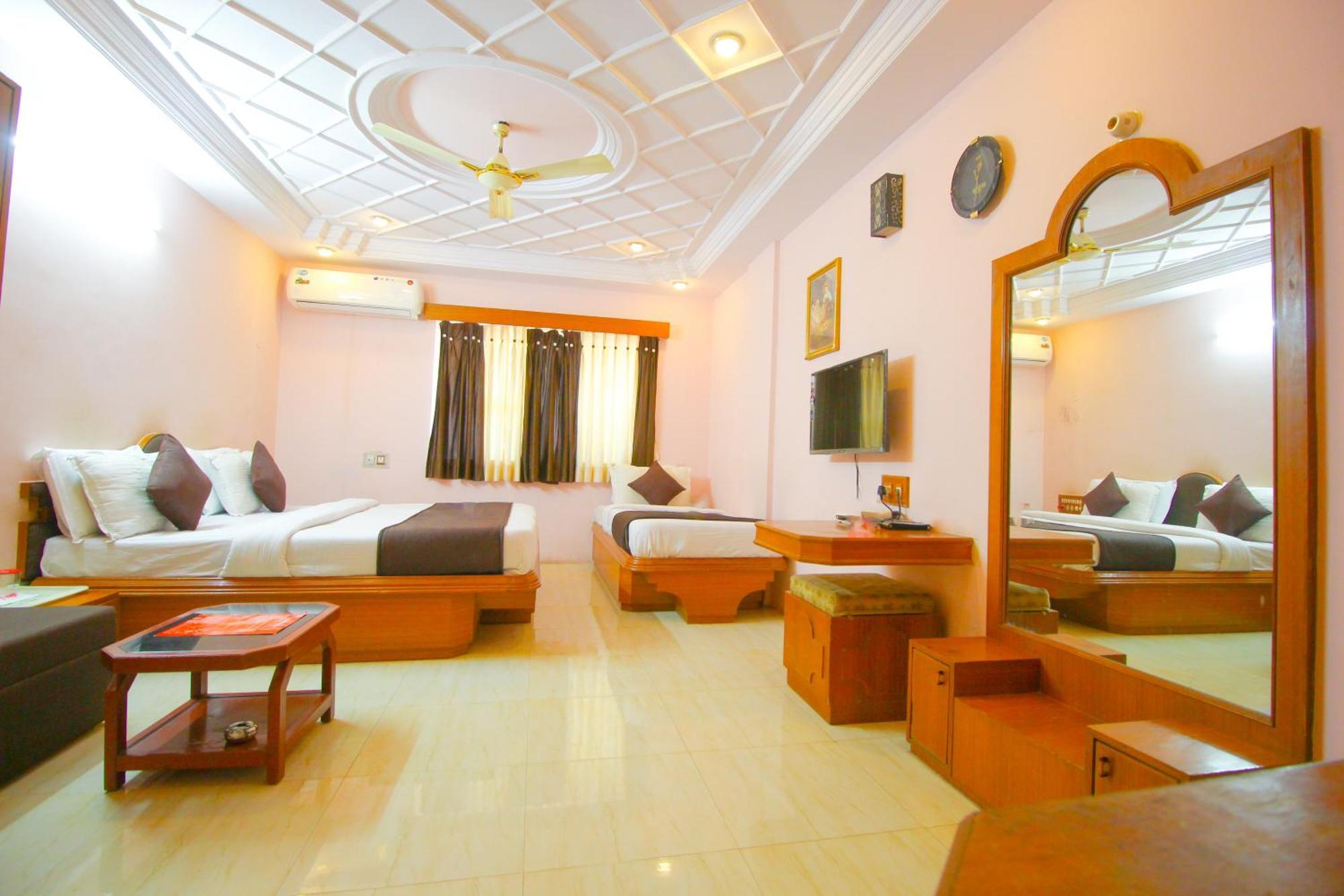 Hotel Upasana Rajkot Εξωτερικό φωτογραφία