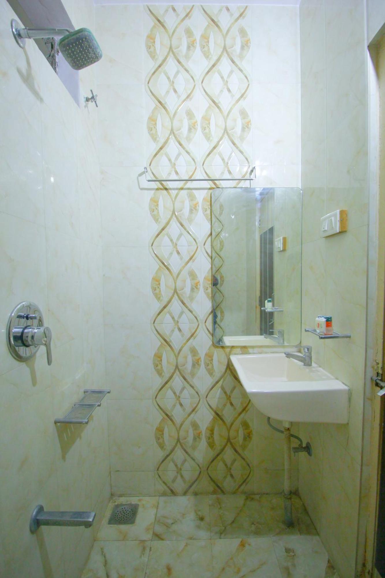 Hotel Upasana Rajkot Εξωτερικό φωτογραφία