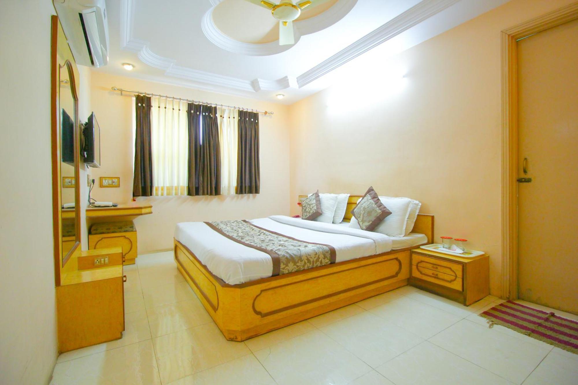Hotel Upasana Rajkot Εξωτερικό φωτογραφία