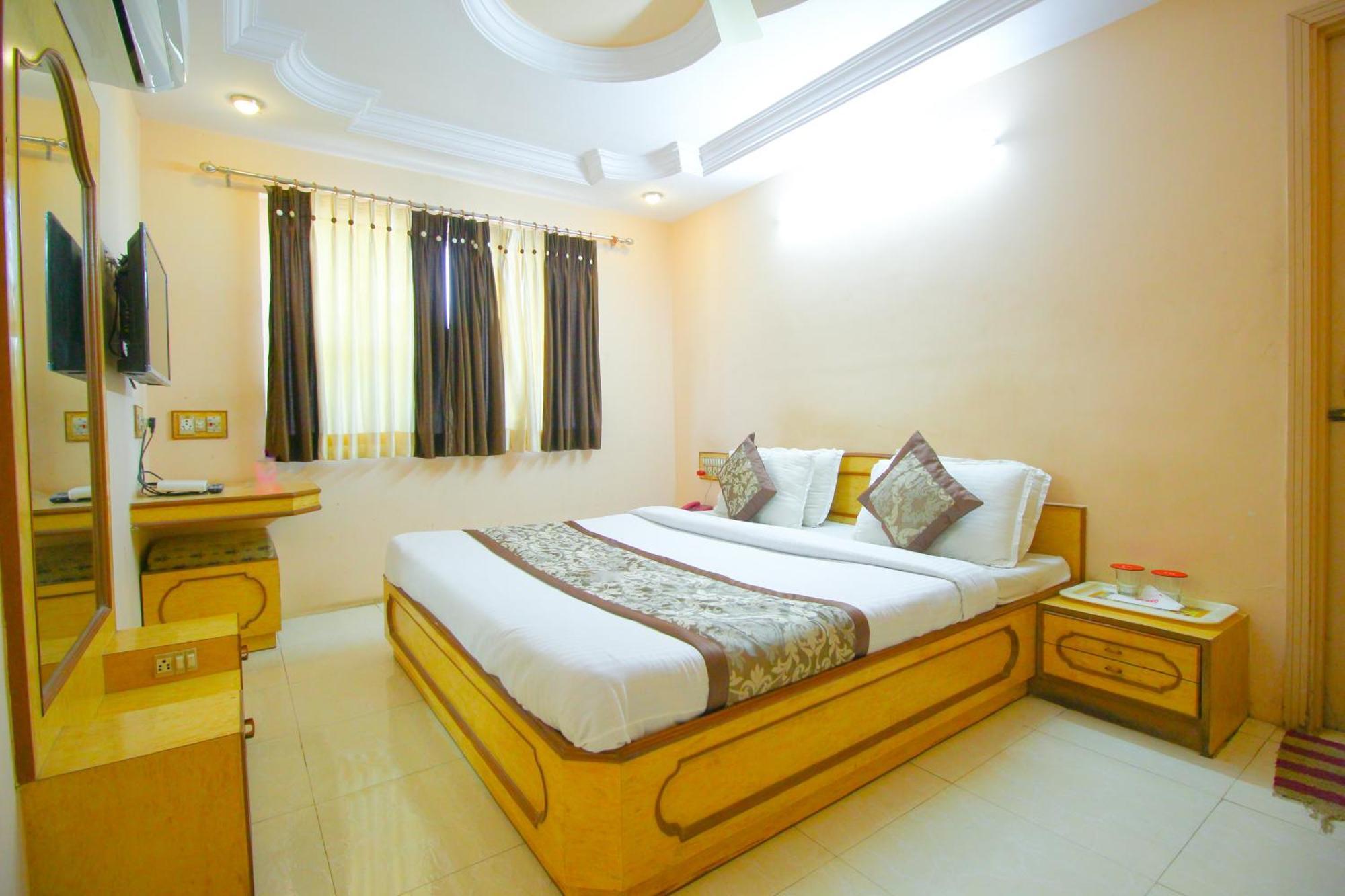 Hotel Upasana Rajkot Εξωτερικό φωτογραφία