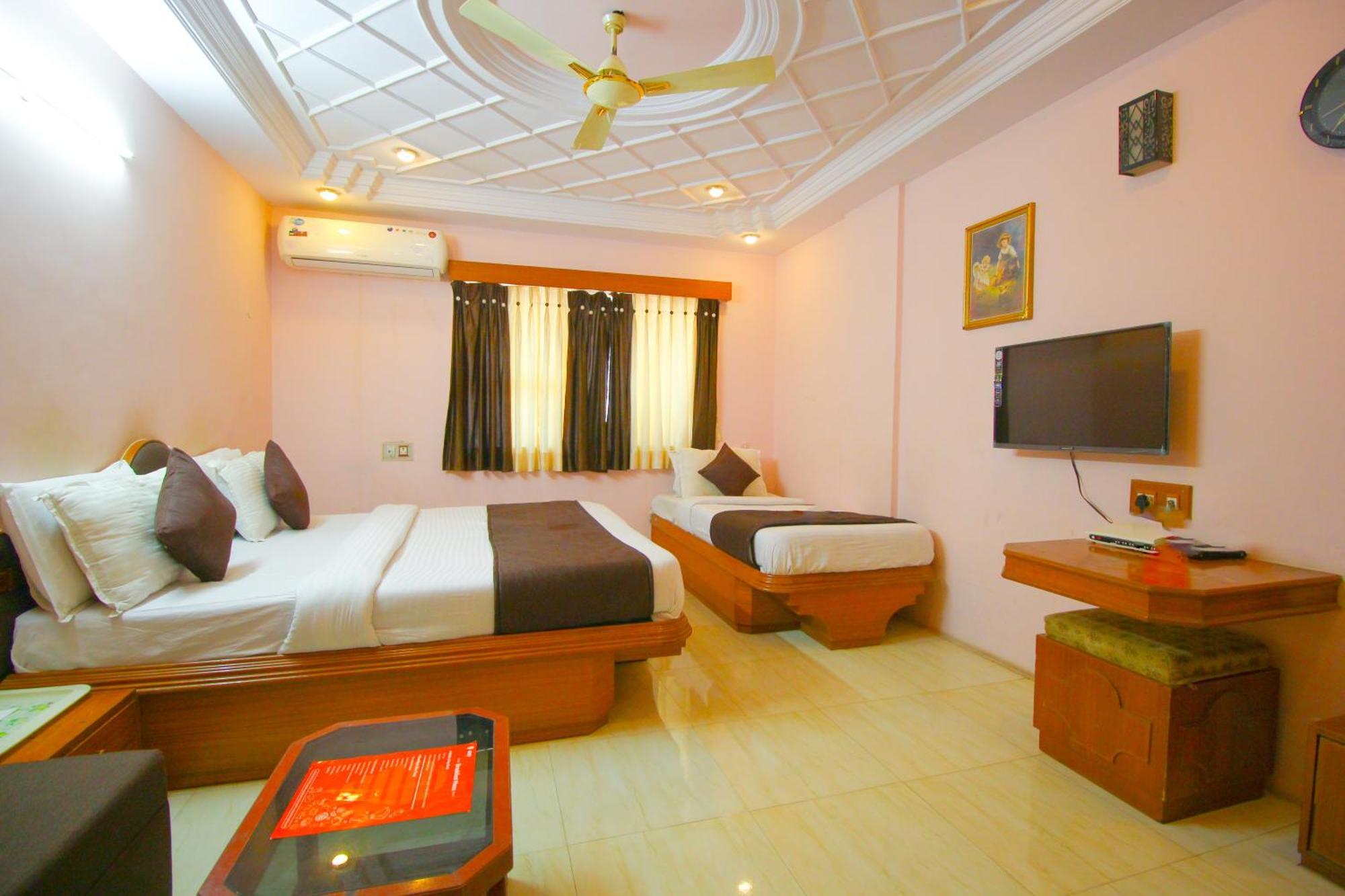 Hotel Upasana Rajkot Εξωτερικό φωτογραφία