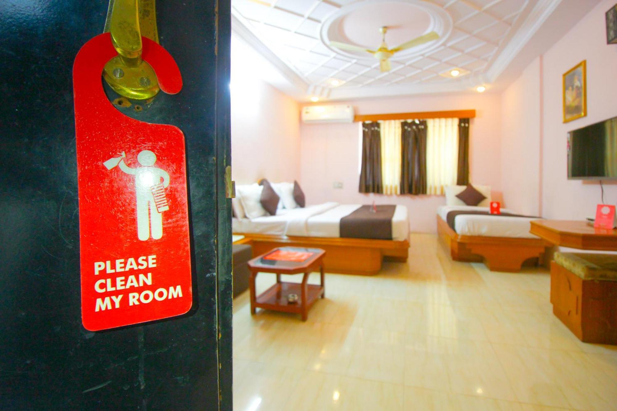 Hotel Upasana Rajkot Εξωτερικό φωτογραφία