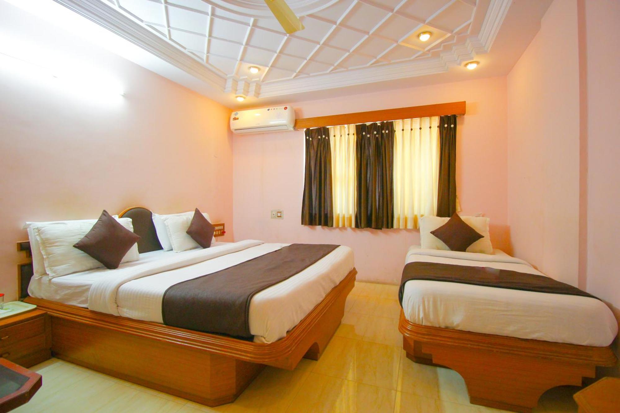 Hotel Upasana Rajkot Εξωτερικό φωτογραφία