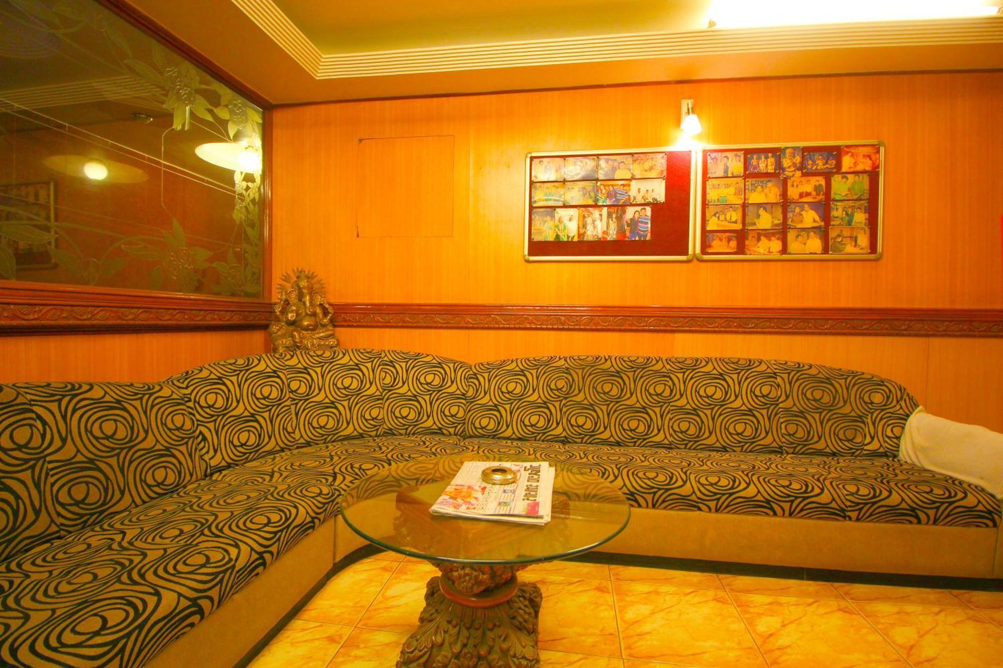 Hotel Upasana Rajkot Εξωτερικό φωτογραφία