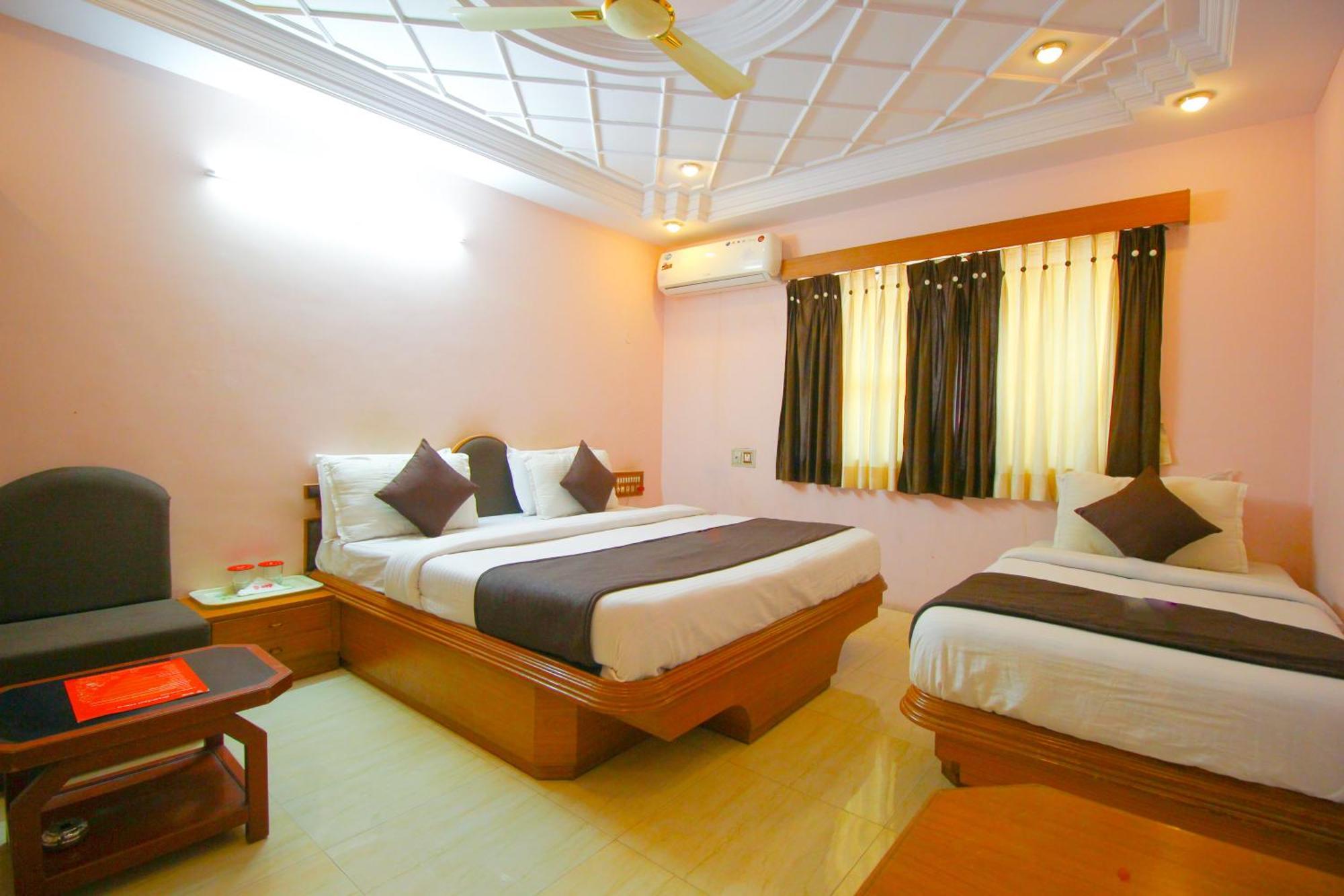 Hotel Upasana Rajkot Εξωτερικό φωτογραφία