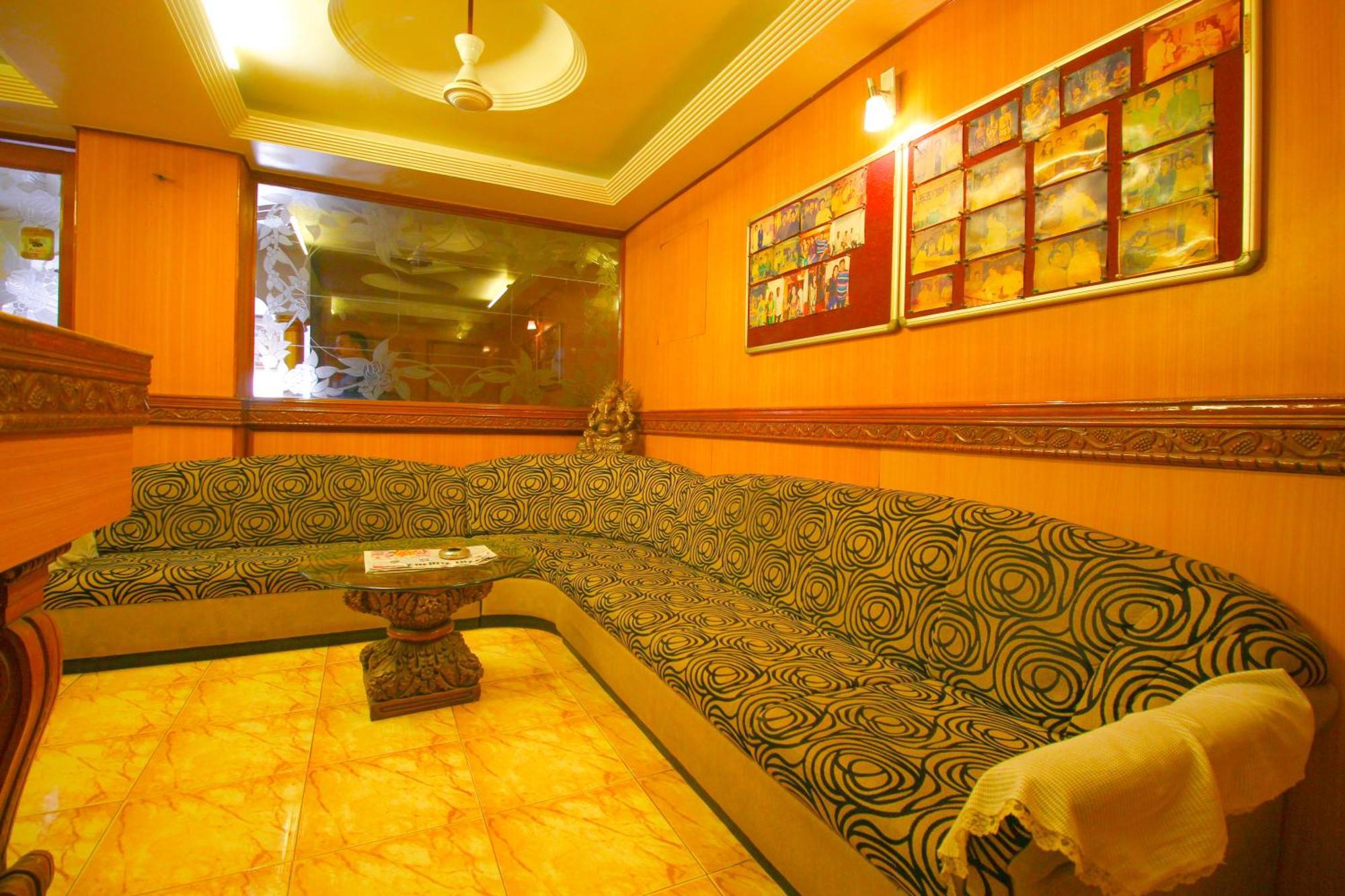 Hotel Upasana Rajkot Εξωτερικό φωτογραφία
